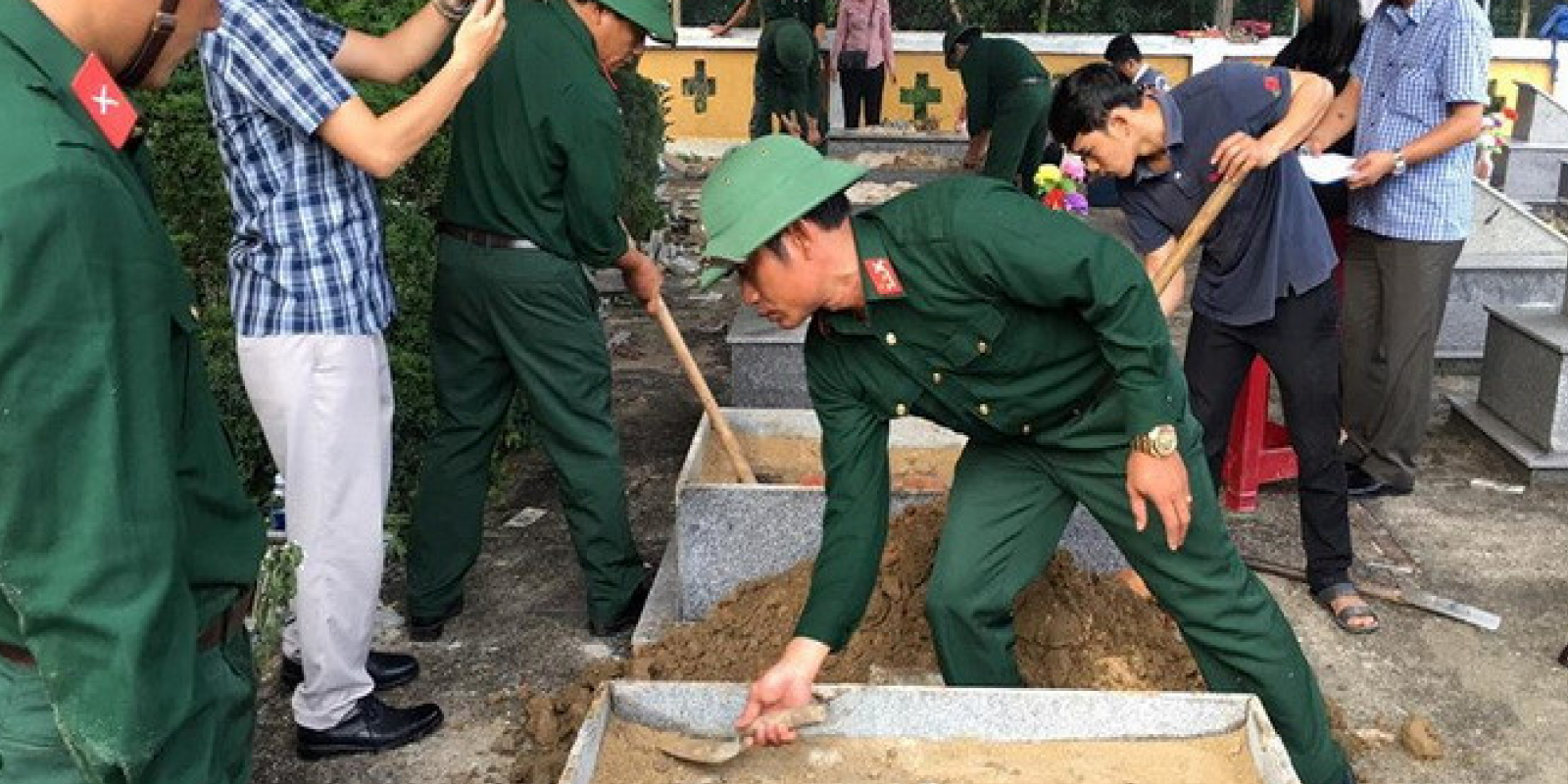 Dịch vụ xét nghiệm adn hài cốt liệt sĩ Thu mẫu váºt Äá» xét nghiá»m adn hà i cá»t liá»t sÄ©